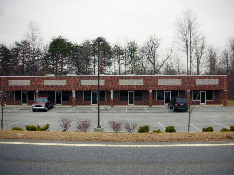 7251 US Highway 158, Stokesdale, NC à louer - Photo de l’immeuble – Image 2 sur 3