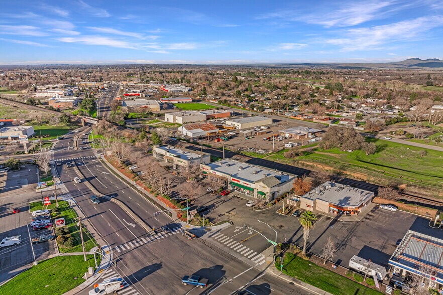 1060 S Main St, Red Bluff, CA à louer - Photo de l’immeuble – Image 2 sur 6