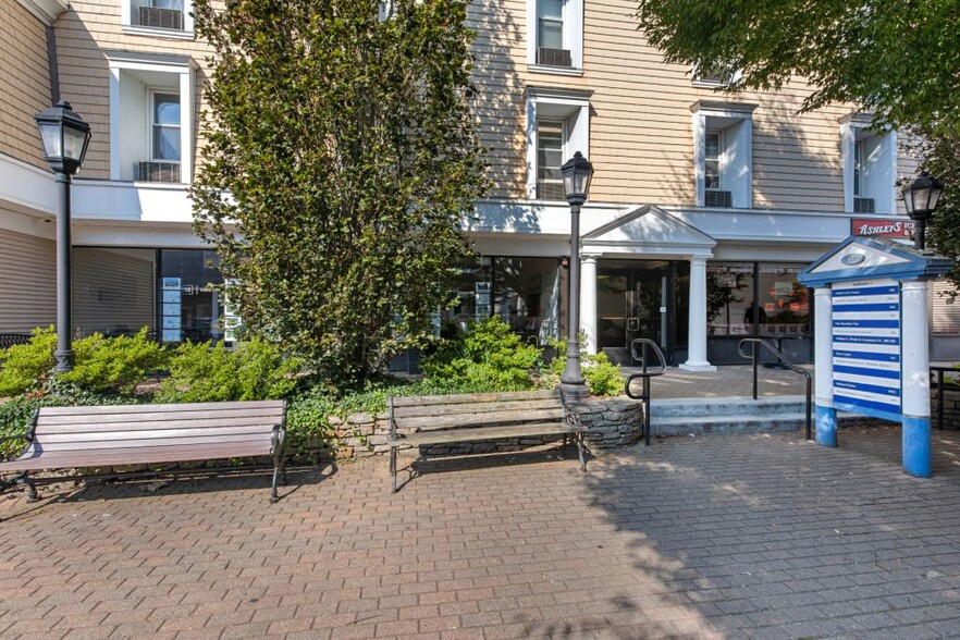 724 Boston Post Rd, Madison, CT à louer - Photo de l’immeuble – Image 3 sur 9