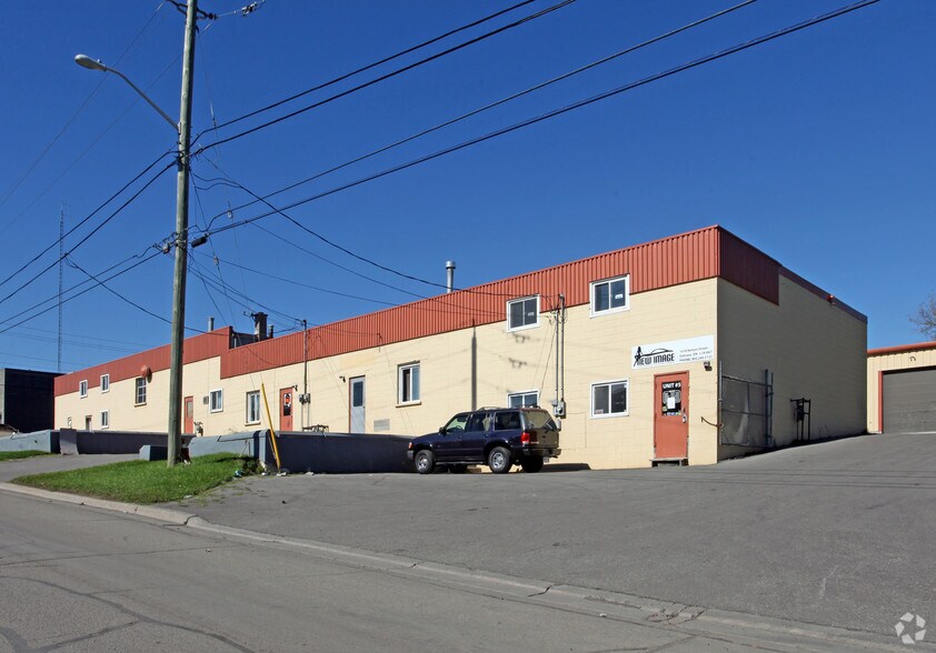 1019 Nelson St, Oshawa, ON à louer - Photo de l’immeuble – Image 2 sur 7