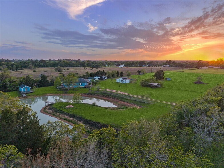 10347 Pless Rd, Cat Spring, TX à vendre - Photo de l’immeuble – Image 3 sur 41