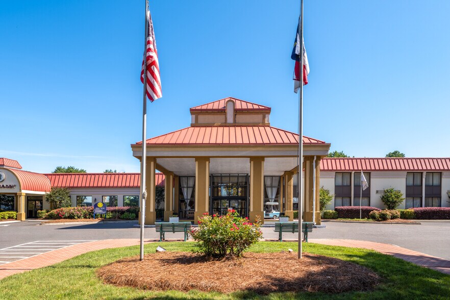 6205 Ramada Dr, Clemmons, NC à vendre - Photo de l’immeuble – Image 3 sur 44