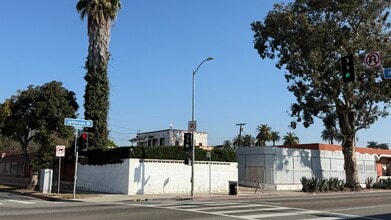 4851-4853 W Jefferson Blvd, Los Angeles, CA à louer Photo de l’immeuble– Image 1 sur 1