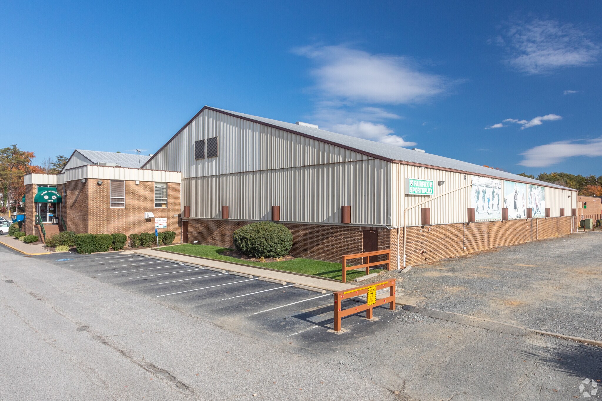 6800 Commercial Dr, Springfield, VA à louer Photo principale– Image 1 sur 10