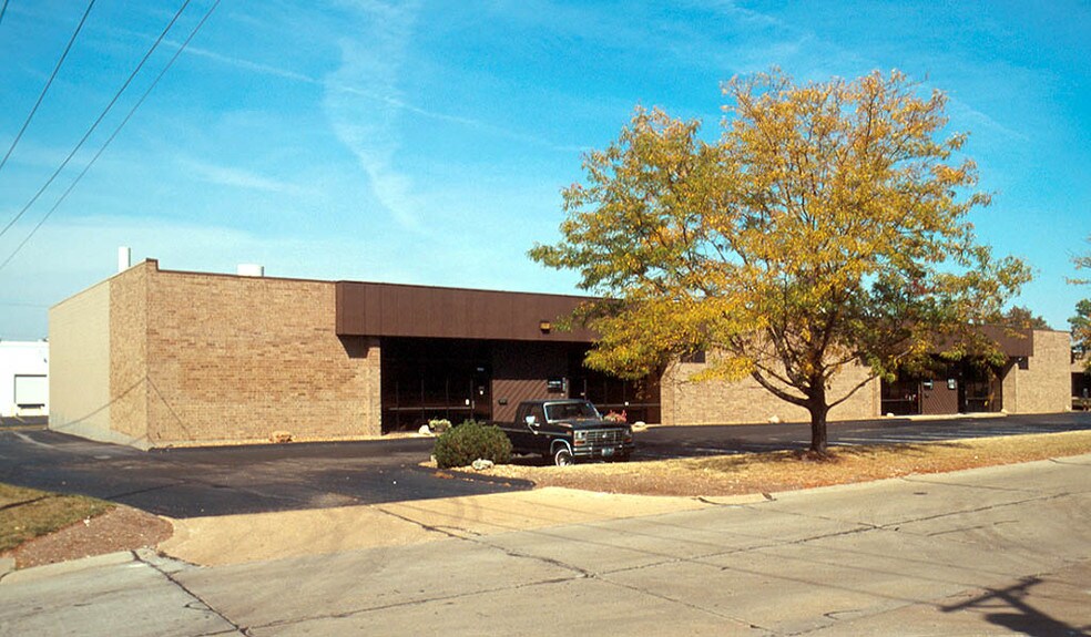 11905-11923 Borman Dr, Maryland Heights, MO à louer - Photo de l’immeuble – Image 2 sur 8