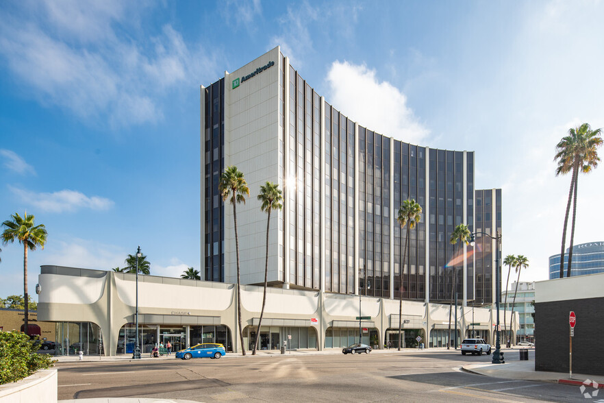 9777 Wilshire Blvd, Beverly Hills, CA à louer - Photo de l’immeuble – Image 1 sur 16