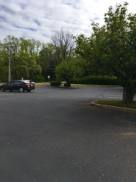 9 Leonardville Rd, Middletown, NJ à louer - Photo de l’immeuble – Image 2 sur 30