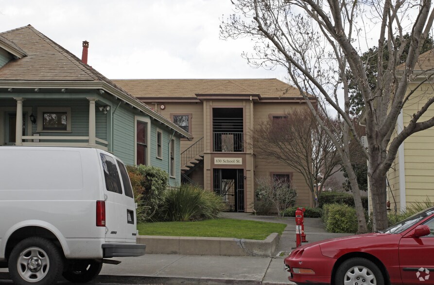 830 School St, Napa, CA à louer - Photo de l’immeuble – Image 3 sur 4