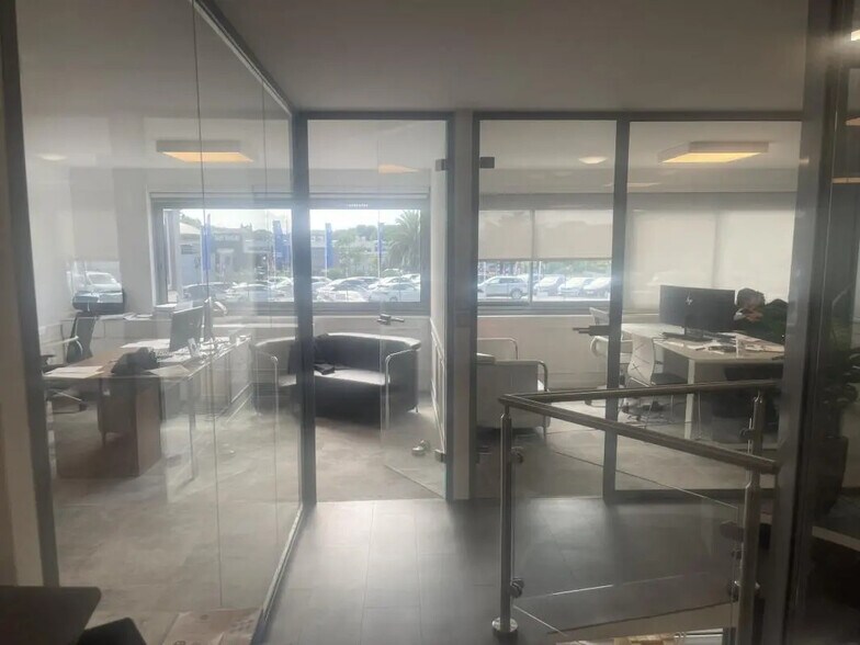 Local commercial dans Mougins à louer - Photo de l’immeuble – Image 3 sur 9