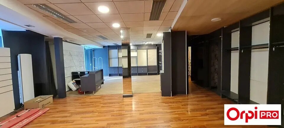 Local commercial dans Saint-Brieuc à louer - Photo de l’immeuble – Image 3 sur 5