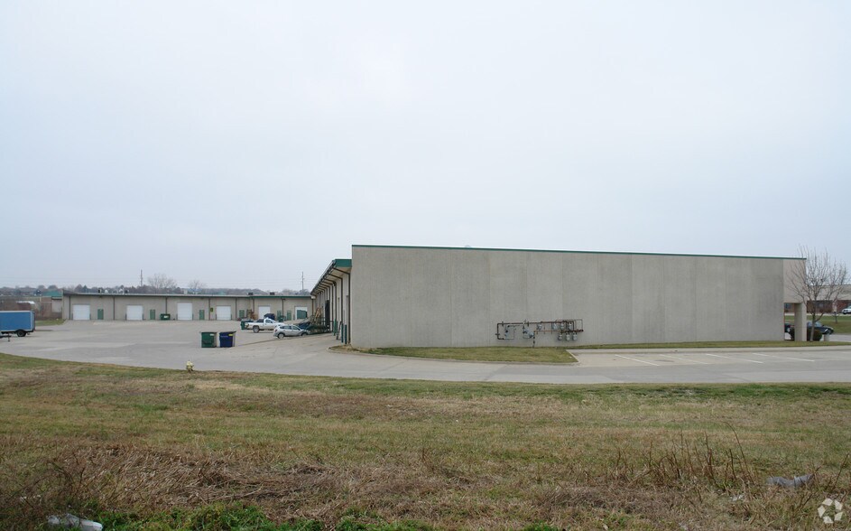 2721-2797 99th St, Urbandale, IA à louer - Photo de l’immeuble – Image 3 sur 6