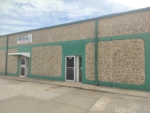 7112 NW Melrose Ln, Oklahoma City, OK à louer Photo de l’immeuble– Image 1 sur 7