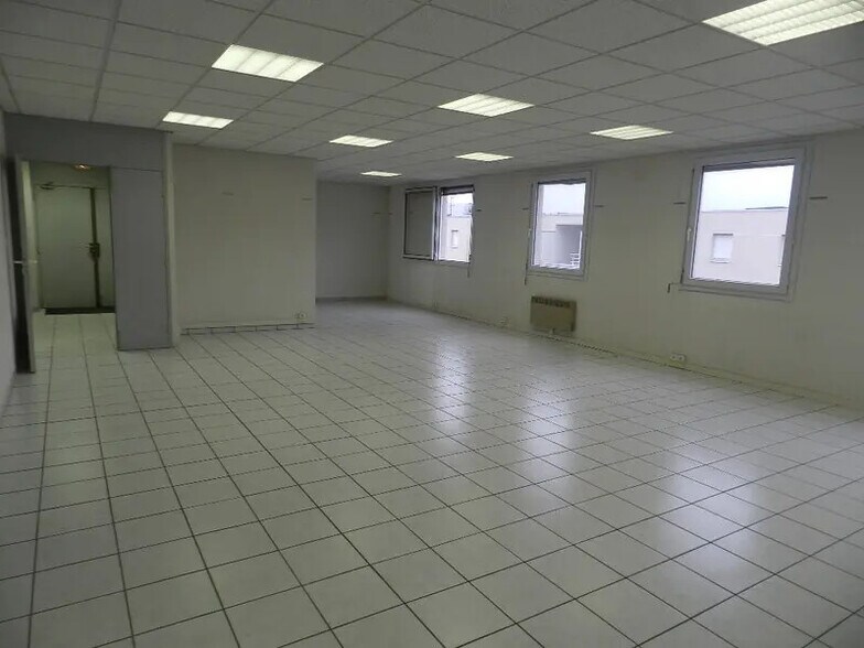 Bureau dans Grenoble à louer - Photo de l’immeuble – Image 2 sur 14