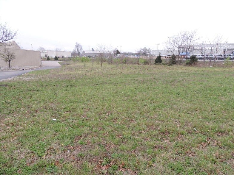 11302 Westport Rd, Louisville, KY à louer - Photo de l’immeuble – Image 3 sur 3