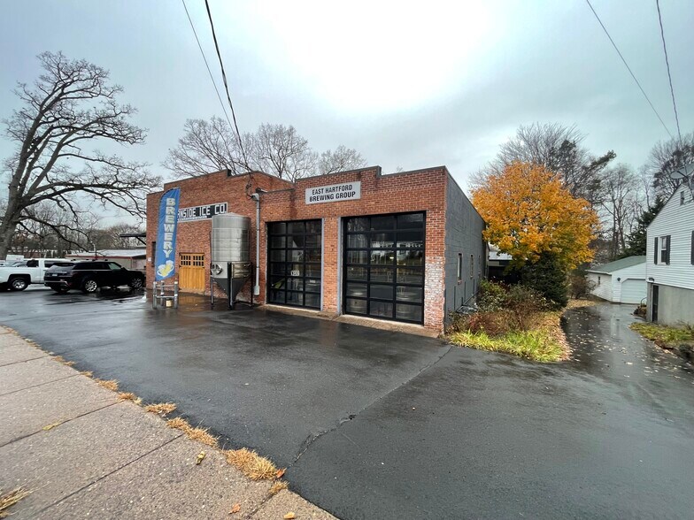 776 Tolland St, East Hartford, CT à vendre - Photo de l’immeuble – Image 2 sur 22