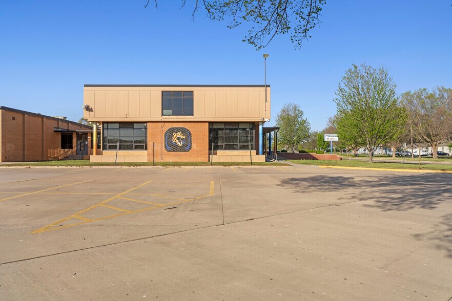 3550 E Ross Pky, Wichita, KS à vendre - Photo de l’immeuble – Image 2 sur 22