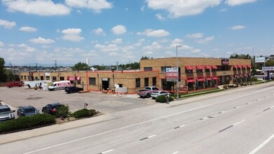 2555 S Santa Fe Dr, Denver, CO à louer Photo intérieure– Image 2 sur 9