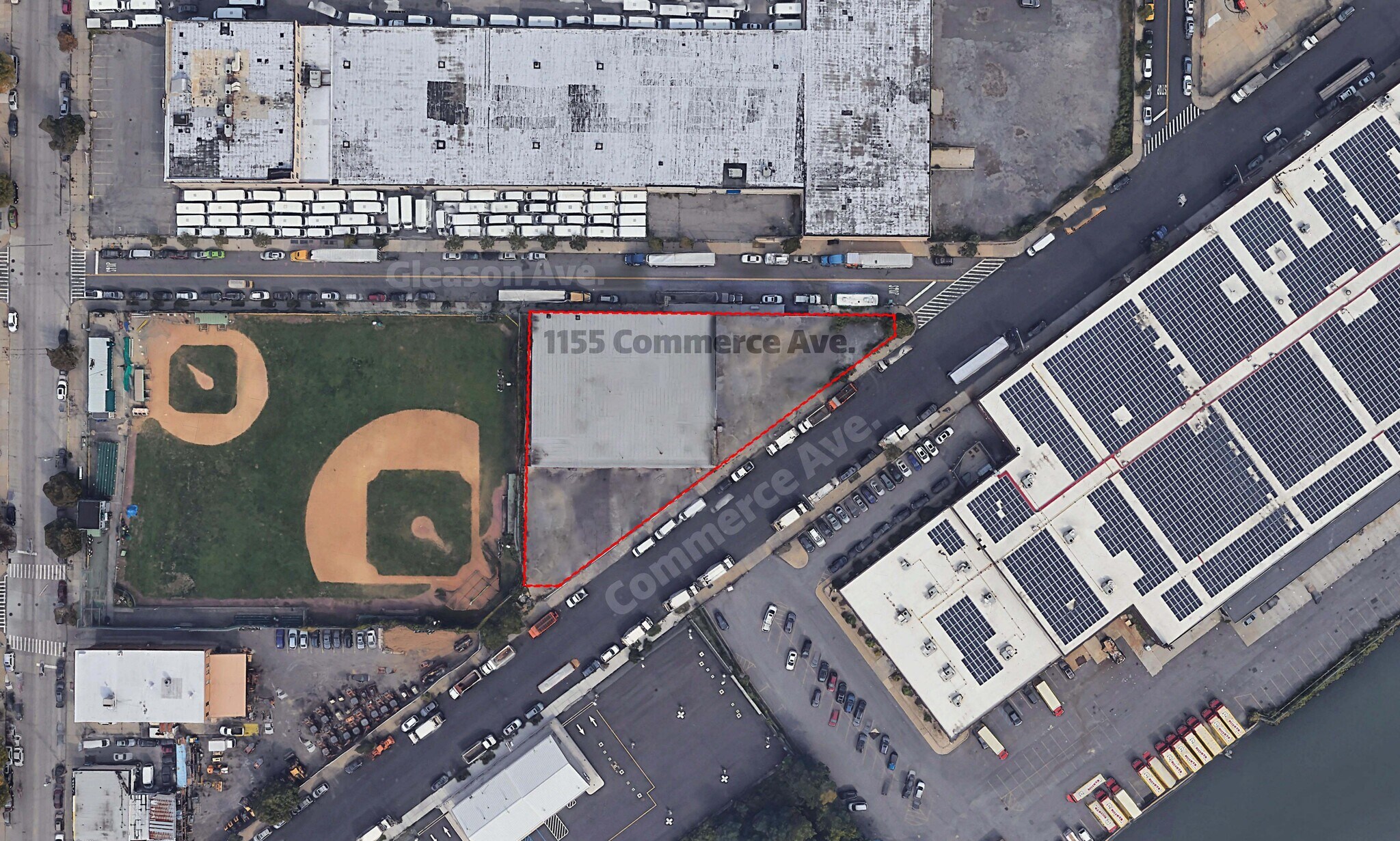 1155 Commerce Ave, Bronx, NY à louer Photo de l’immeuble– Image 1 sur 13