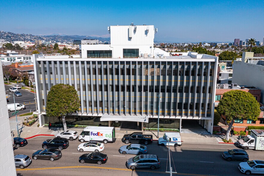 400 S Beverly Dr, Beverly Hills, CA à louer - Photo de l’immeuble – Image 2 sur 9