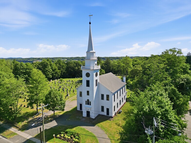 732 Elm St, West Springfield, MA à vendre - Photo de l’immeuble – Image 1 sur 25