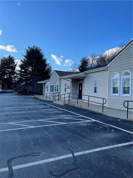 501 Great Rd, North Smithfield, RI à vendre - Photo de l’immeuble – Image 2 sur 7