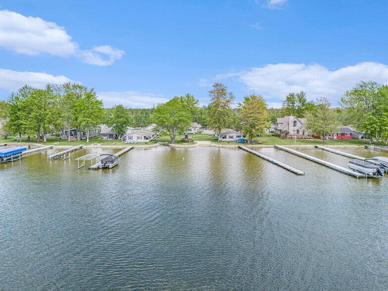 10392 Houghton Lake dr, Houghton Lake, MI à vendre - Photo de l’immeuble – Image 1 sur 39