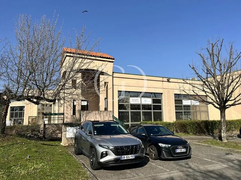 Local d’activités dans Bron à louer - Photo de l’immeuble – Image 2 sur 10