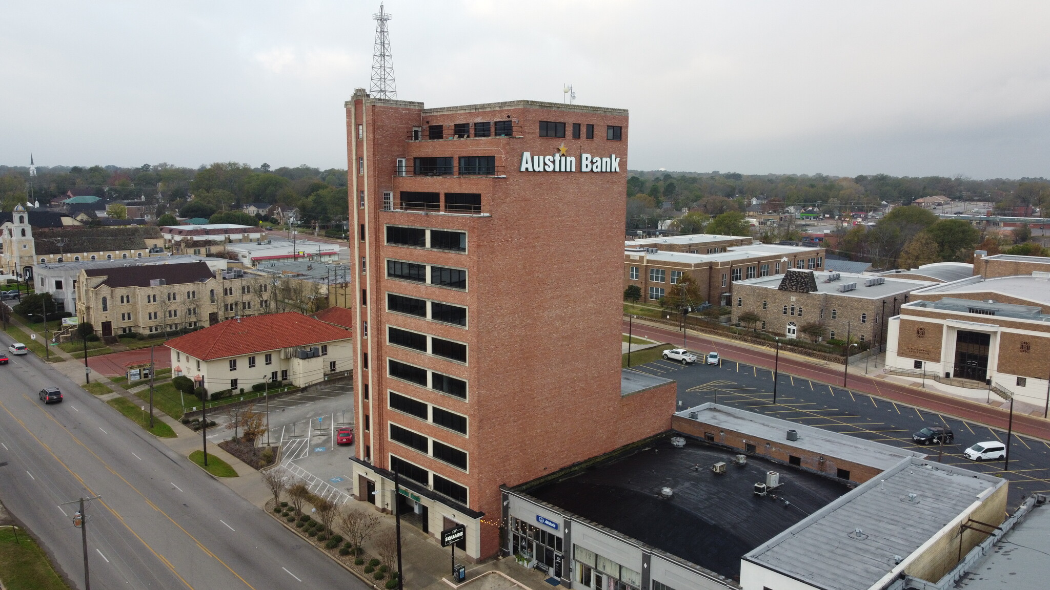 305 S Broadway Ave, Tyler, TX à louer Photo de l’immeuble– Image 1 sur 6