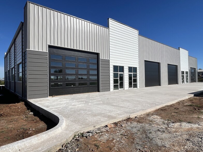 11725 N Morgan Rd, Yukon, OK à louer - Photo de l’immeuble – Image 1 sur 6