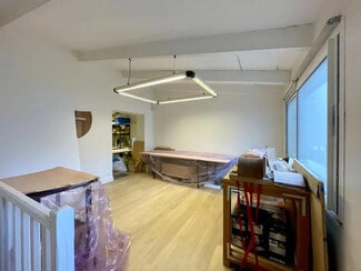 Plus de détails pour Bureau, Local commercial à louer