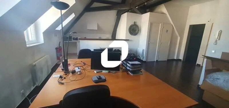 Bureau dans Poissy à louer - Photo de l’immeuble – Image 1 sur 8