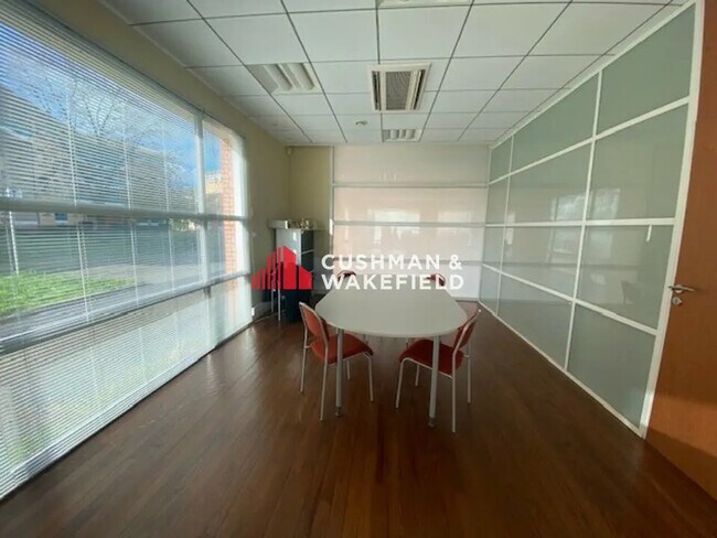 Plus de détails pour 15 Place De France, Balma - Bureau à louer