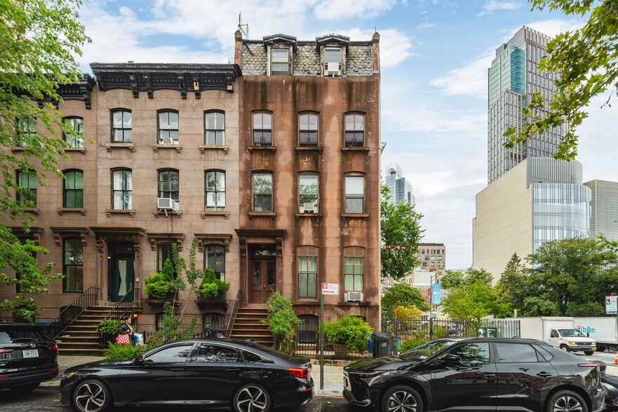 92 Fort Greene Pl, Brooklyn, NY à vendre - Photo de l’immeuble – Image 1 sur 34