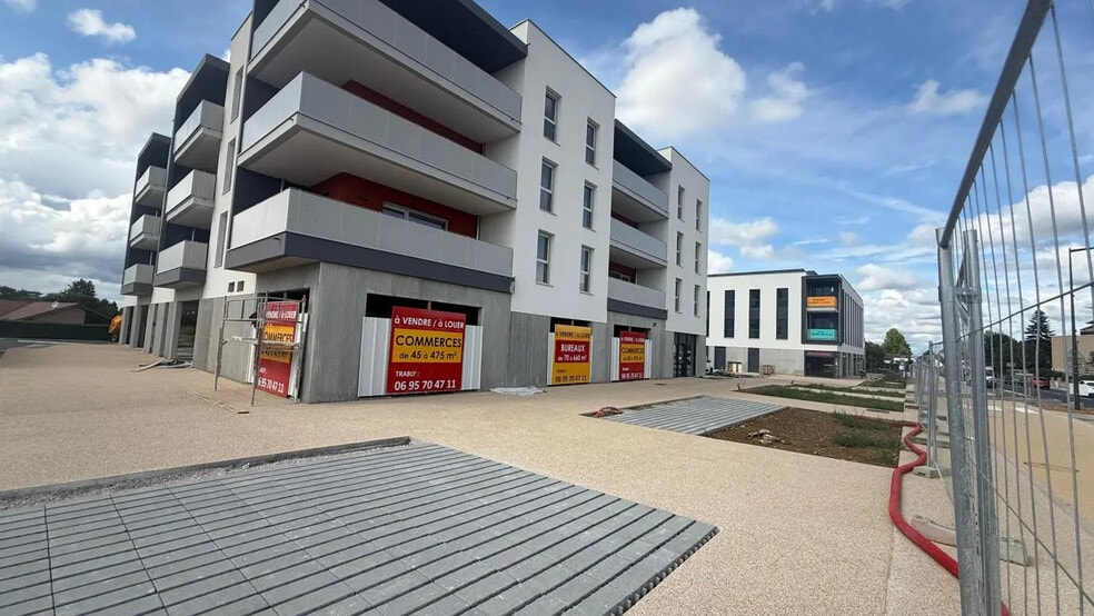 Local commercial dans Péronnas à vendre - Photo de l’immeuble – Image 2 sur 5