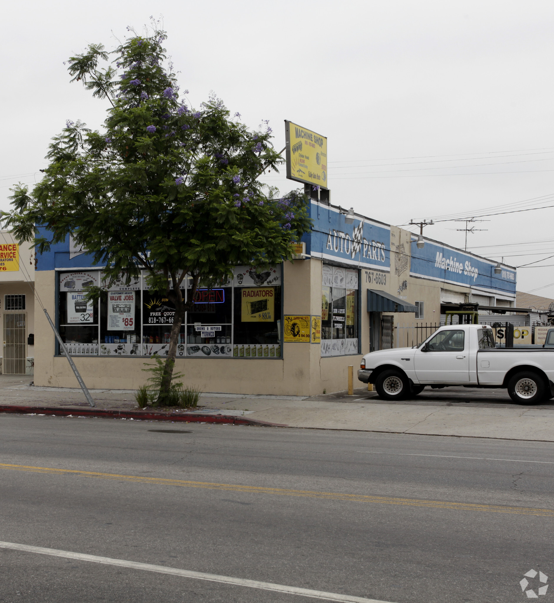 8212 Sunland Blvd, Sun Valley, CA à louer Photo principale– Image 1 sur 3