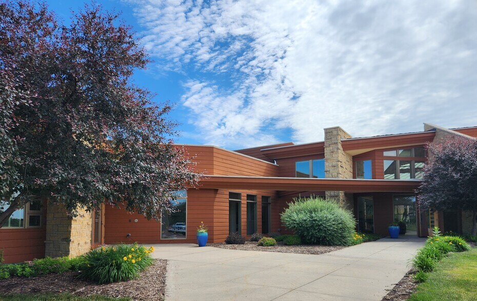 3273 Ridgeway Dr, Coralville, IA à louer - Photo de l’immeuble – Image 1 sur 16