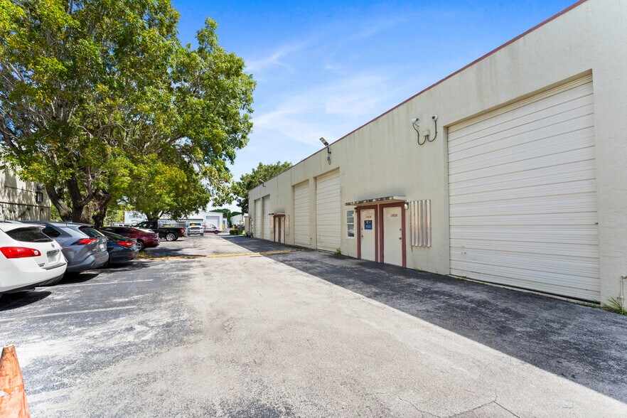 13826-13838 SW 142nd Ave, Miami, FL à vendre - Photo de l’immeuble – Image 2 sur 13