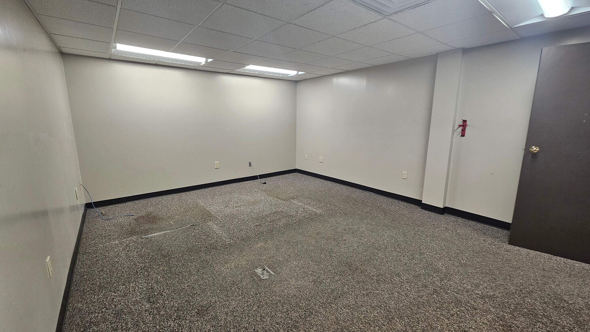 13630 Main St, Bath, MI à louer Photo intérieure– Image 1 sur 7