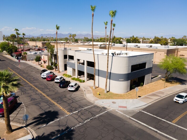 4301 N 75th St, Scottsdale, AZ à louer - Photo de l’immeuble – Image 1 sur 3