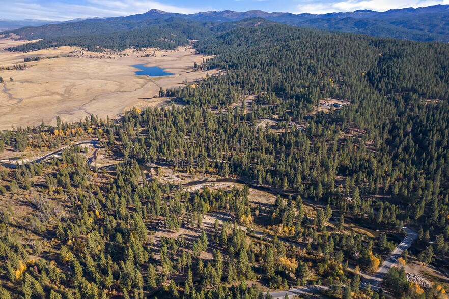 597 Gold Fork rd, Donnelly, ID à vendre - Aérien – Image 2 sur 7