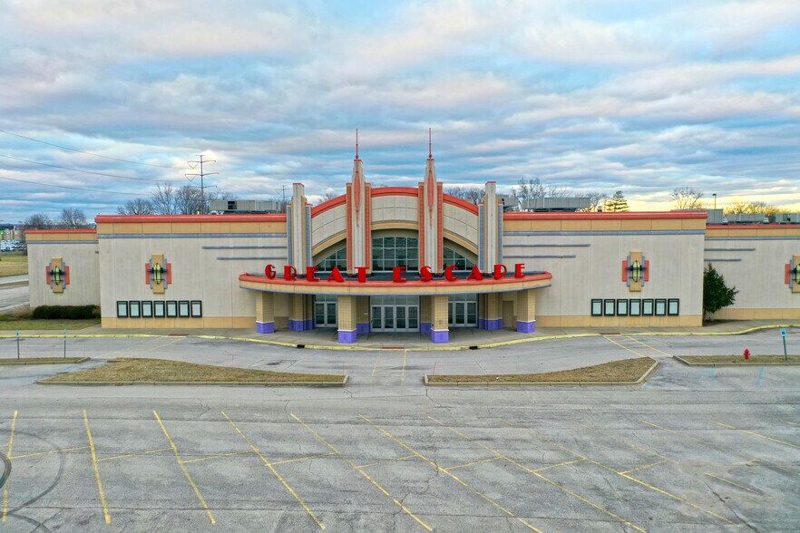 951 B E Lewis And Clark Pky, Clarksville, IN à vendre - Photo de l’immeuble – Image 1 sur 30