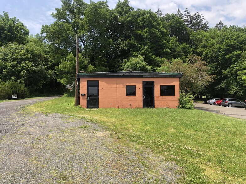 2245 Silas Deane Hwy, Rocky Hill, CT à vendre - Photo de l’immeuble – Image 2 sur 18