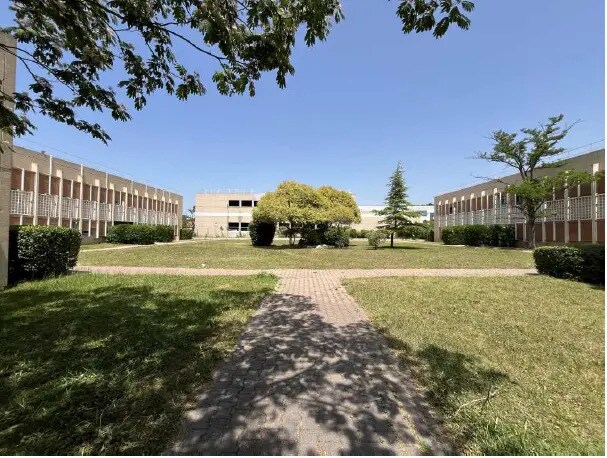 Bureau dans Vitrolles à louer - Photo de l’immeuble – Image 2 sur 13