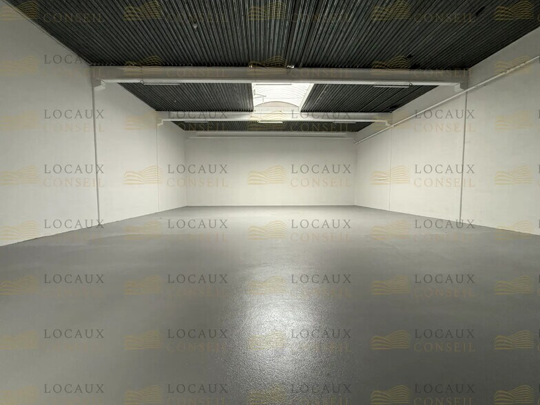 Local d’activités dans Éragny à louer - Photo de l’immeuble – Image 1 sur 6
