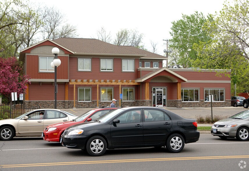 730 Cleveland Ave S, Saint Paul, MN à vendre - Photo de l’immeuble – Image 2 sur 3