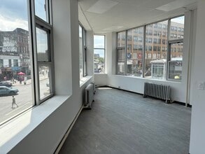 2853-2859 Third Ave, Bronx, NY à louer Photo intérieure– Image 2 sur 5