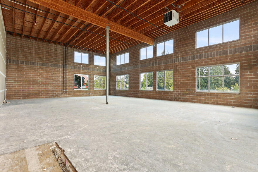 21600 SE Stark St, Gresham, OR à louer - Photo de l’immeuble – Image 3 sur 28