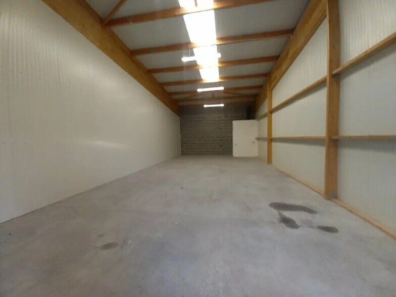 Local d’activités dans Saint-André-sur-Orne à louer - Photo de l’immeuble – Image 2 sur 5