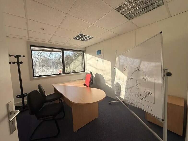 Bureau dans Beauvais à vendre - Photo de l’immeuble – Image 3 sur 12