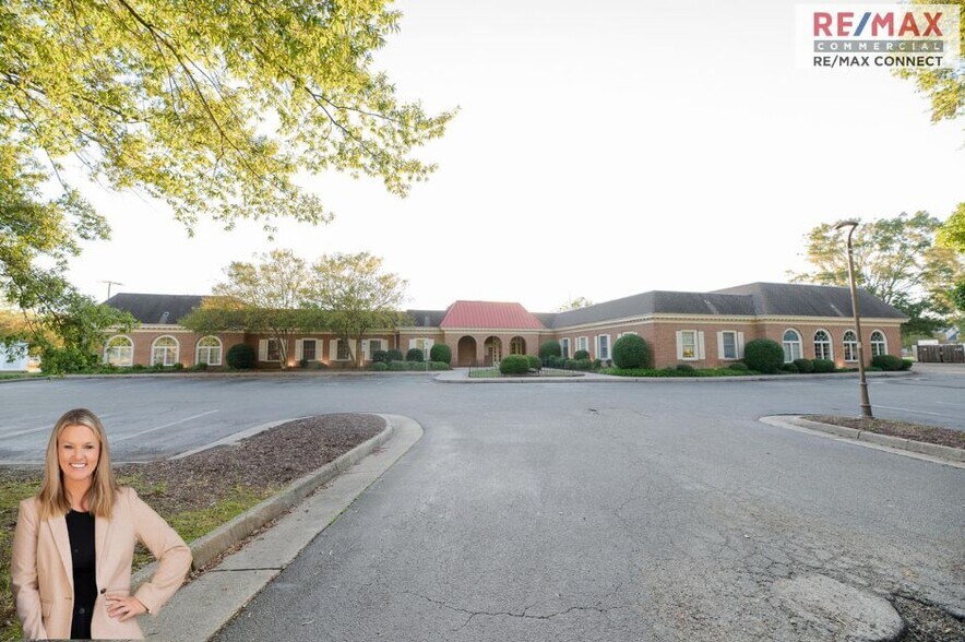 401 Oyster Point Rd, Newport News, VA à vendre - Photo de l’immeuble – Image 1 sur 39